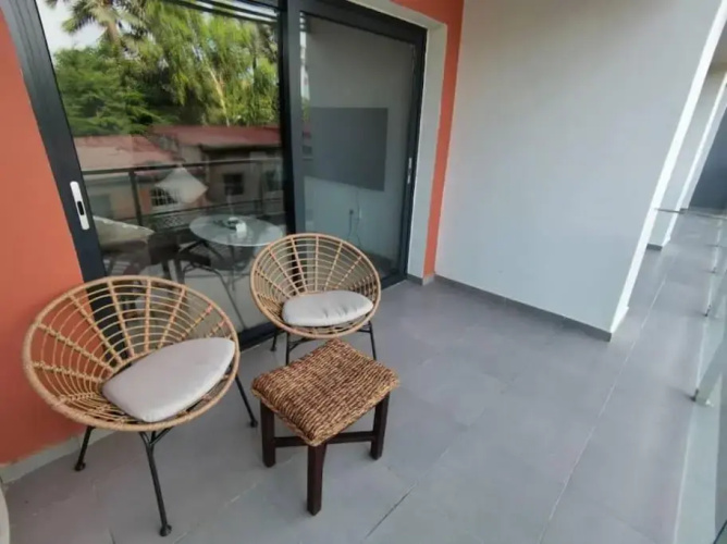 Modern 2-bedroom unit with pool and beach access