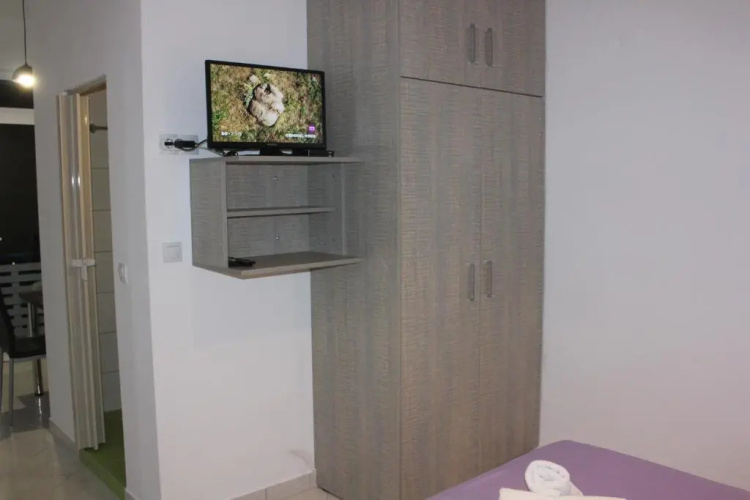 Aaron Studios Apartments