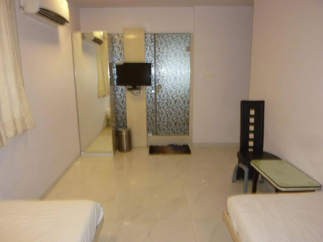 Hotel Satellite
