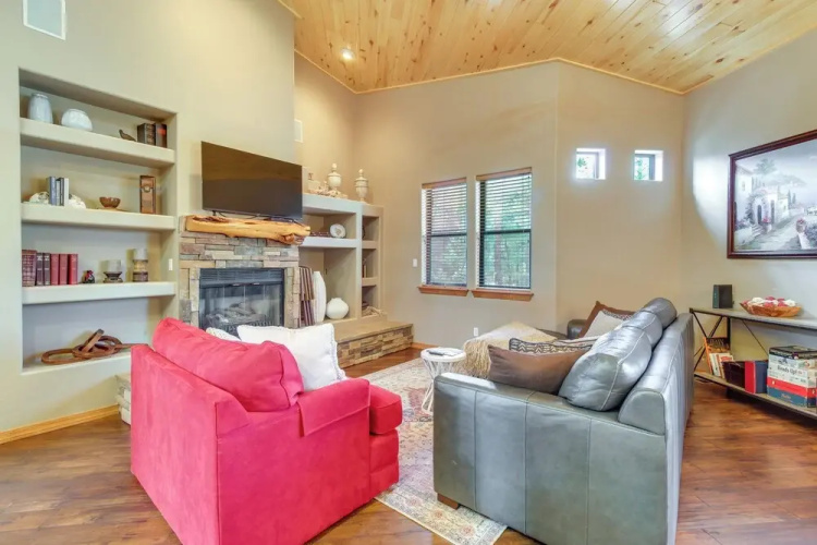 Spacious Torreon Cabin w/ Deck & Gas Grill!