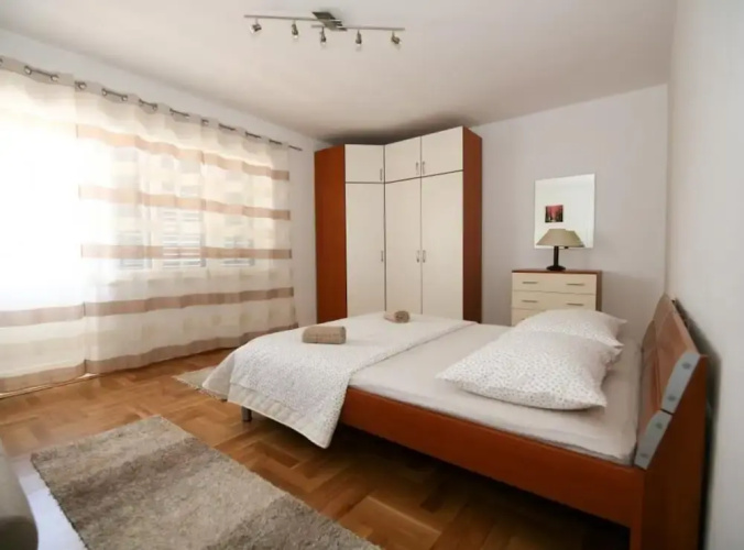 Spacious Beachfront Apartment Ciovo