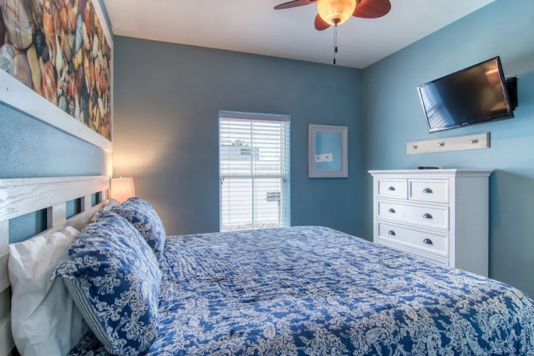 Conch Cottage 1 by RedAwning