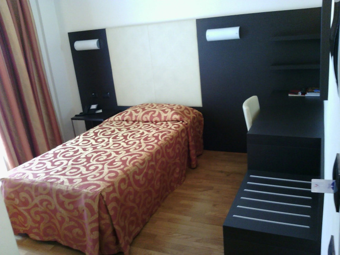 Raya Hotel Motel