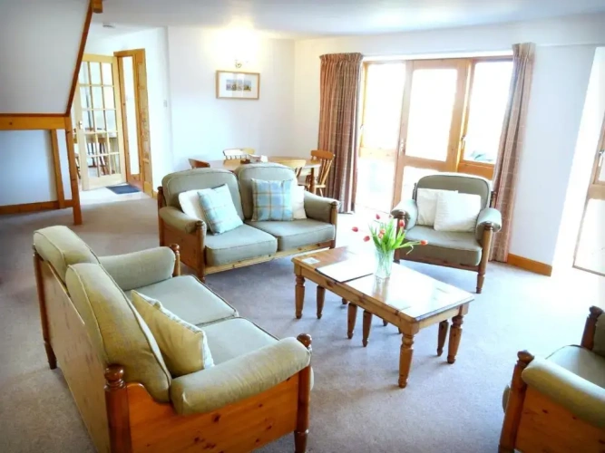 2 Bedrooms Apartment