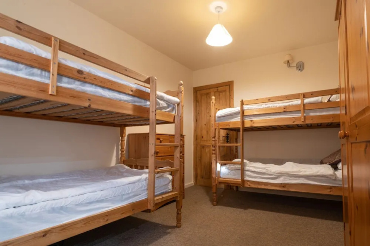 The Holmes Barn - Sleeps 16 - Pet Friendly