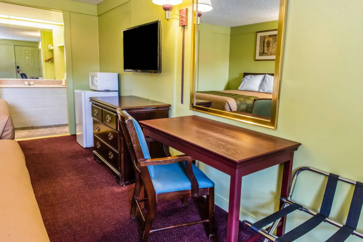 Econo Lodge Pittsburgh I-79