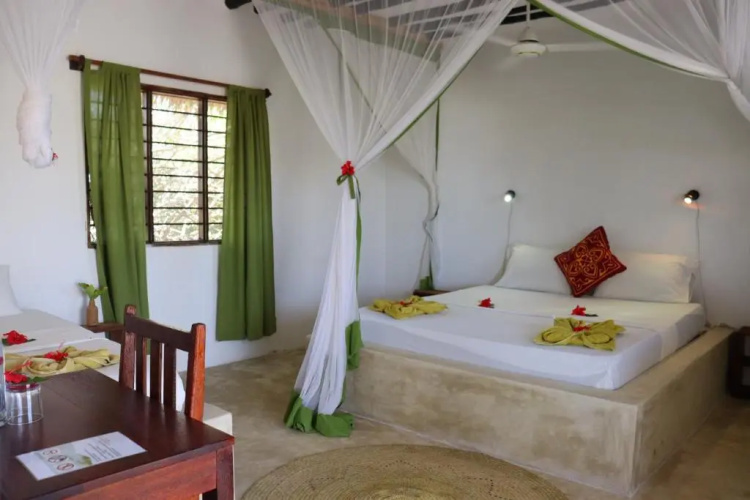 Red Monkey Beach Lodge