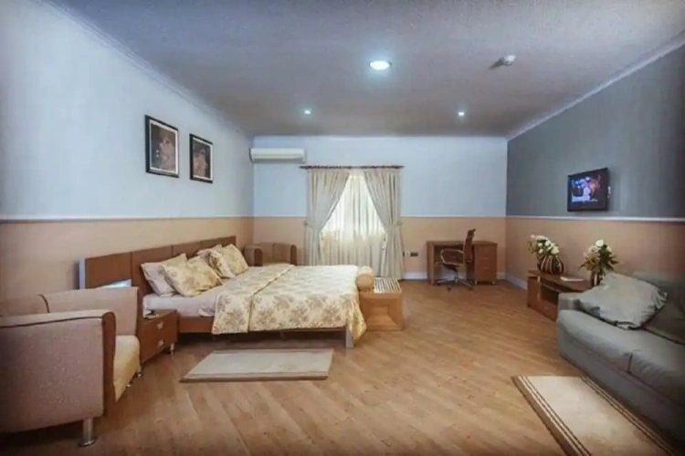 1 Bedroom Presidential Basement Suite