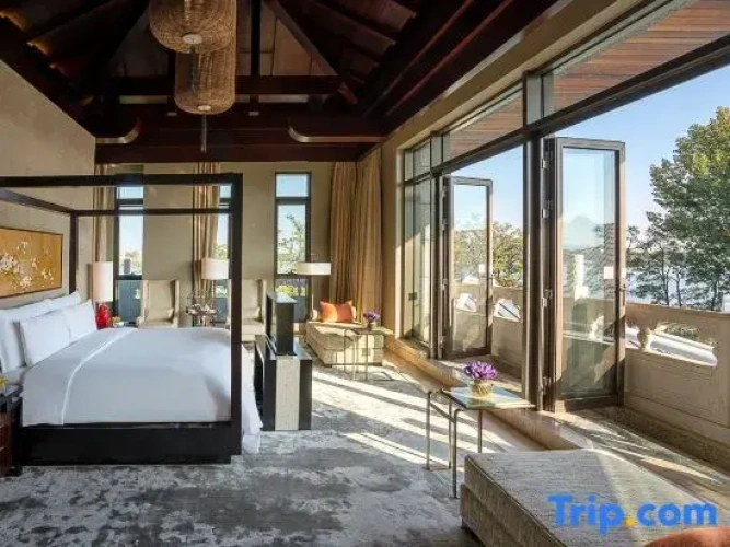 Double Suite with lake view