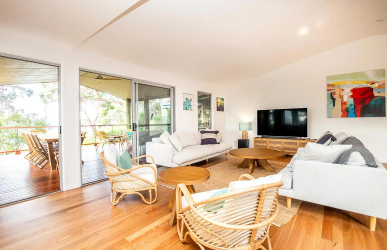 Surf Gums + Sleeps 8 + Pet Friendly + Ocean Views