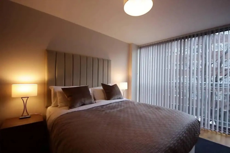 Central Waterloo 2 Bedroom Apartment With Balcony