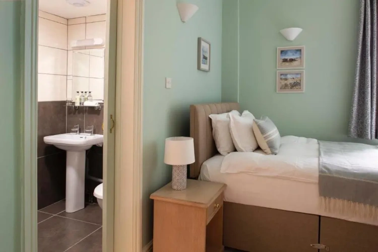 Standard Single room