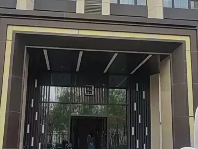 Yijian Apartment (Harbin West Railway Station Shop)