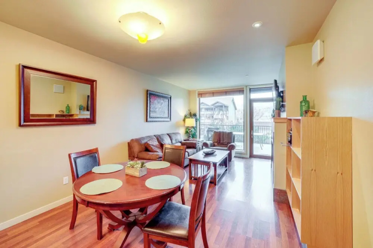 Walk to Lake Chelan: Condo w/ Pool Access