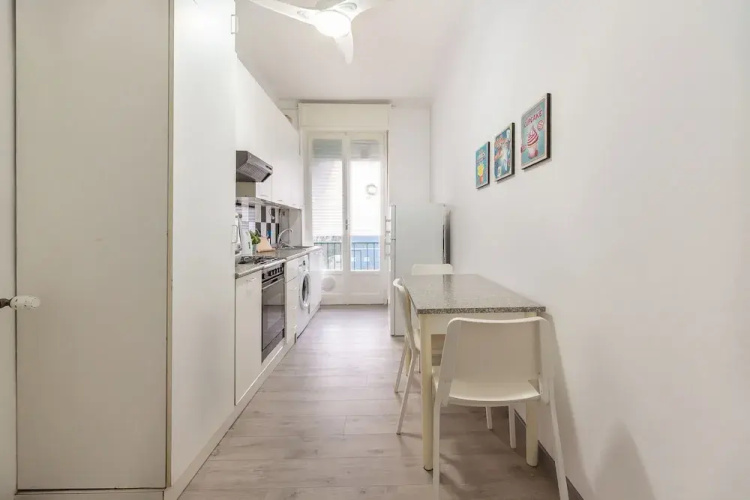 Bright 1 Bedroom near MM1