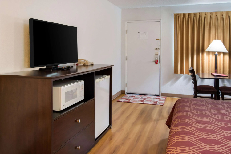 Bend Inn & Suites