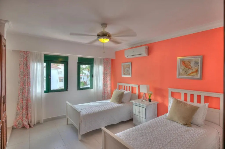 Feel the Ocean Breeze From This Alluring Beachfront Apartment - D302