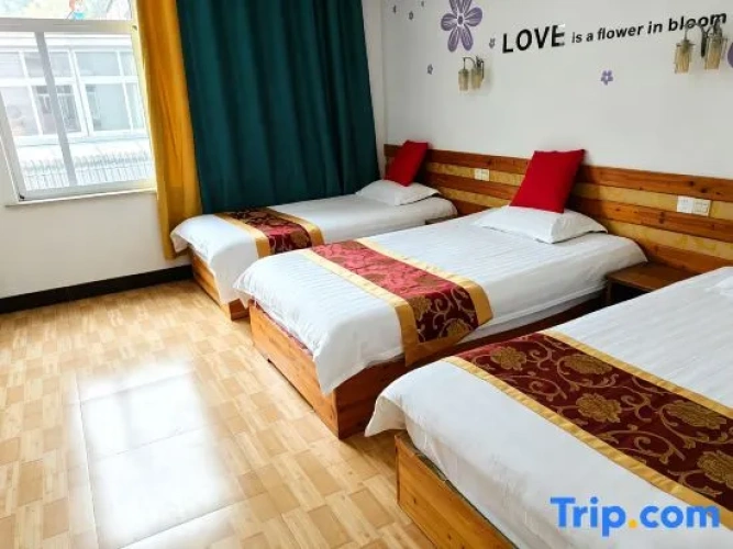 Standard Triple room with mountain view