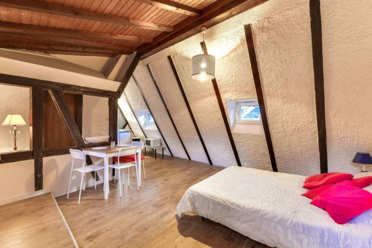 Lovely Apartment With a Small Terrace