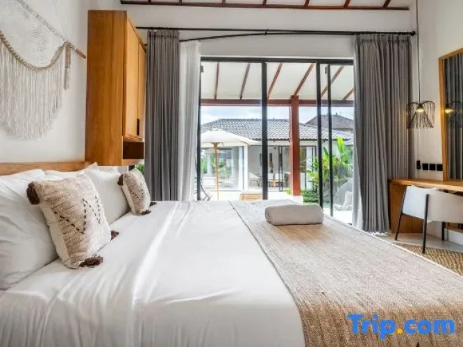 2 Bedrooms Villa