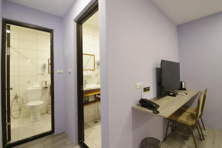 WE Hotel