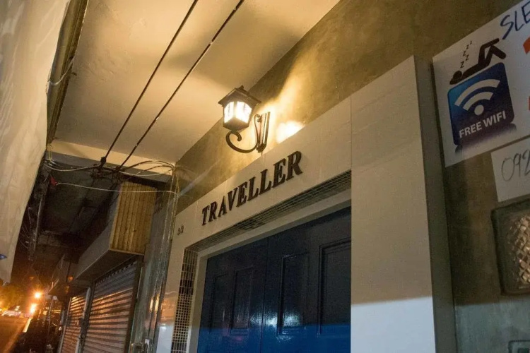 The Traveller Hostel - Adults Only
