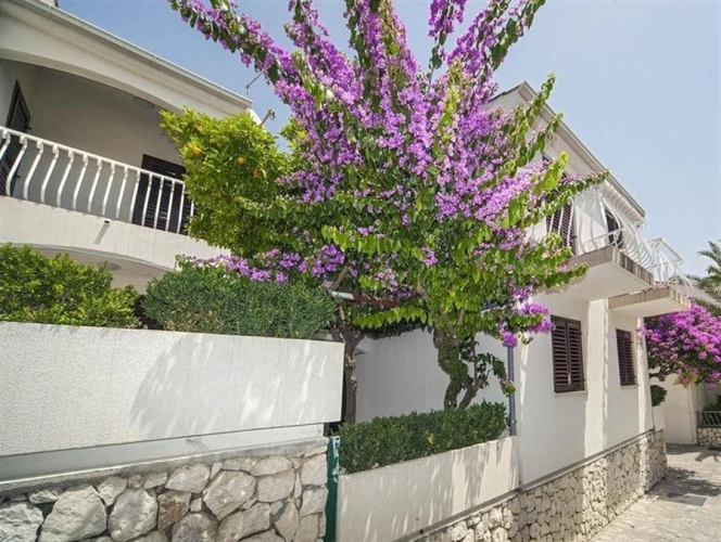 2 Bedrooms Quadruple Apartment with balcony