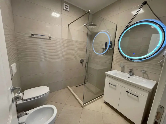 Brand New City Center Apartment