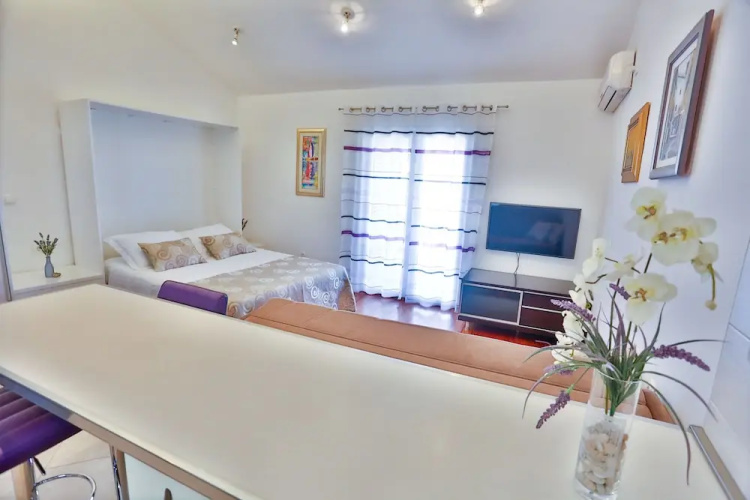 Summer Lounge Apartments