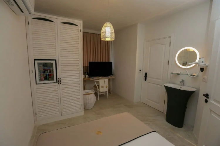 Economy room