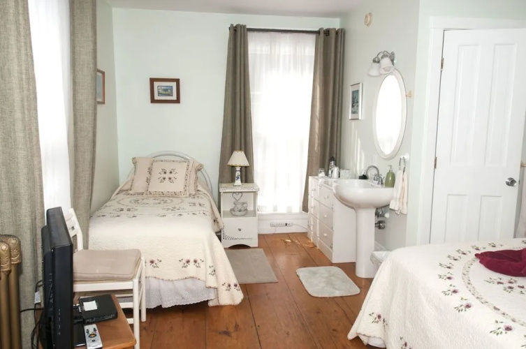 Candlebay Inn