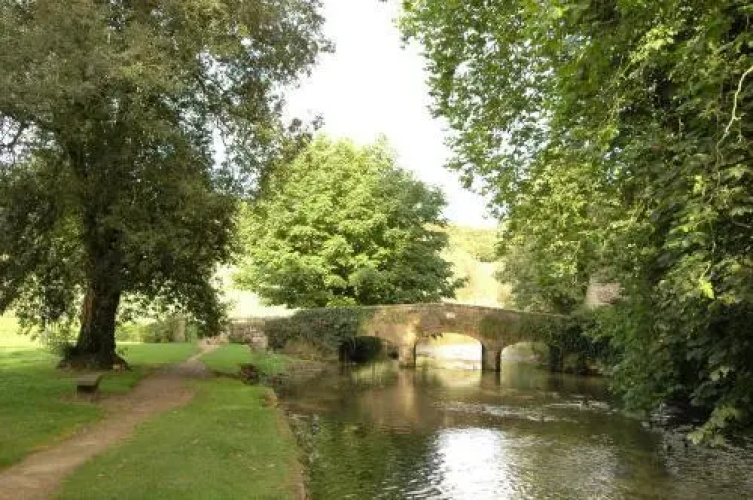 Bibury Court