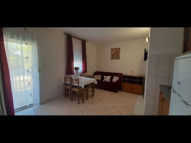 Apartment 6, First Floor