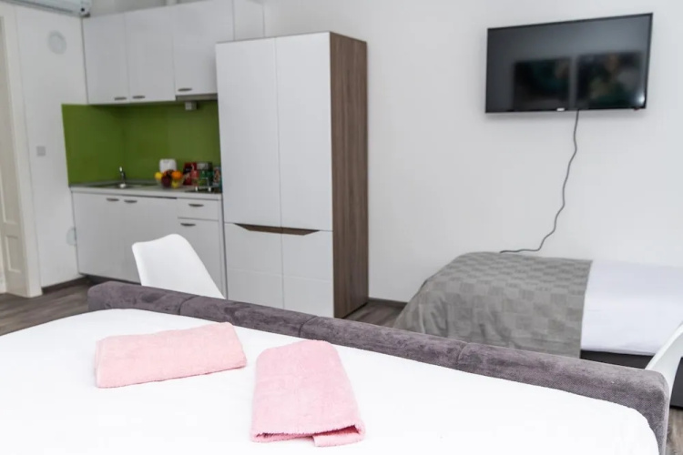 Modern Newly Refurbished Studio Main Street