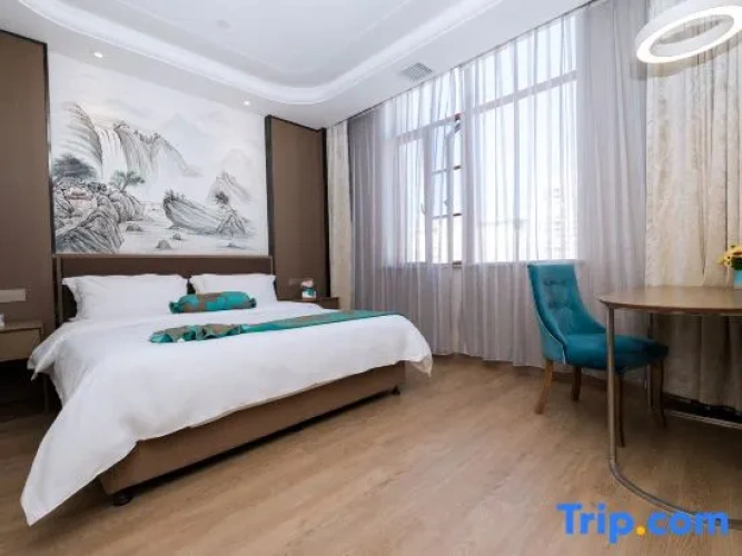 Deluxe Double room with city view