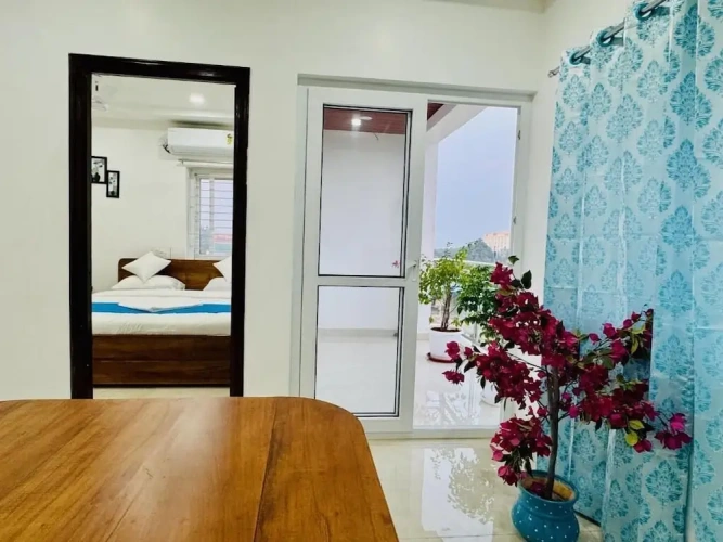 2 Bedrooms Apartment with city view
