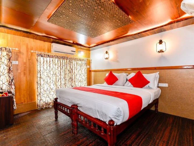 Oyo 24920 Indraprastha Royal Castle Sharing Houseboat