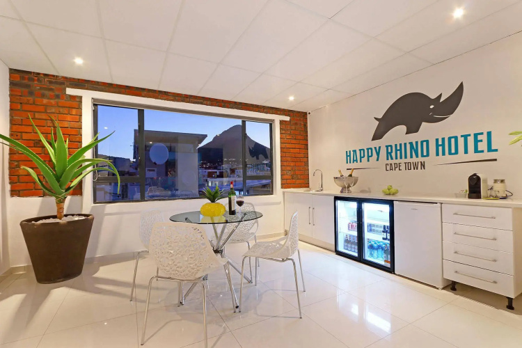 Happy Rhino Hotel