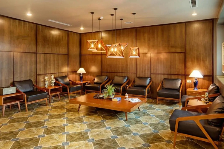 Giang Son Hotel