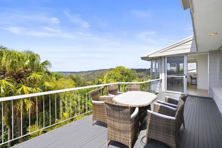 Spacious 5-bed Beach House With Ocean View