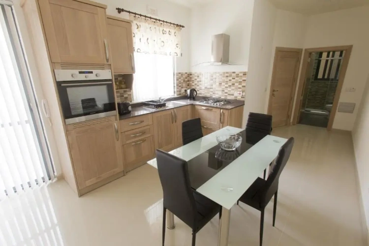 2 Bedrooms Apartment