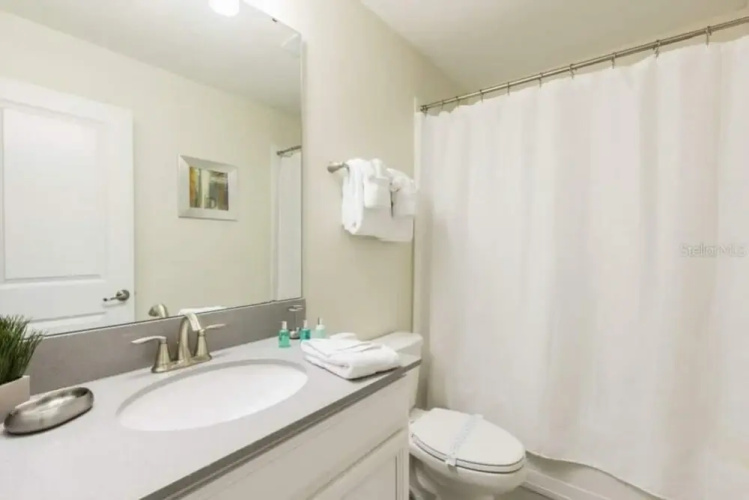8912 Amazing Spacious Home