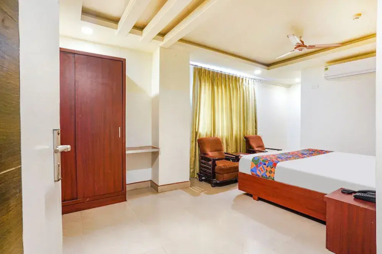 Fabhotel Golden Way