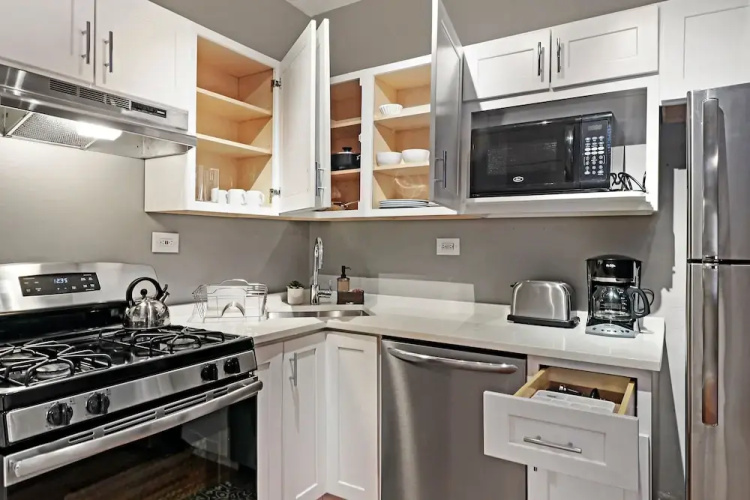Cozy Modern 1BR Apt in Boystown