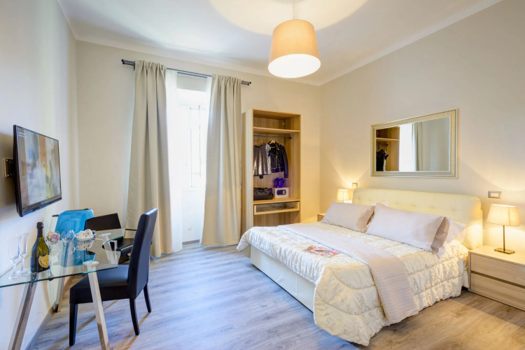 RHS Rienzo suites