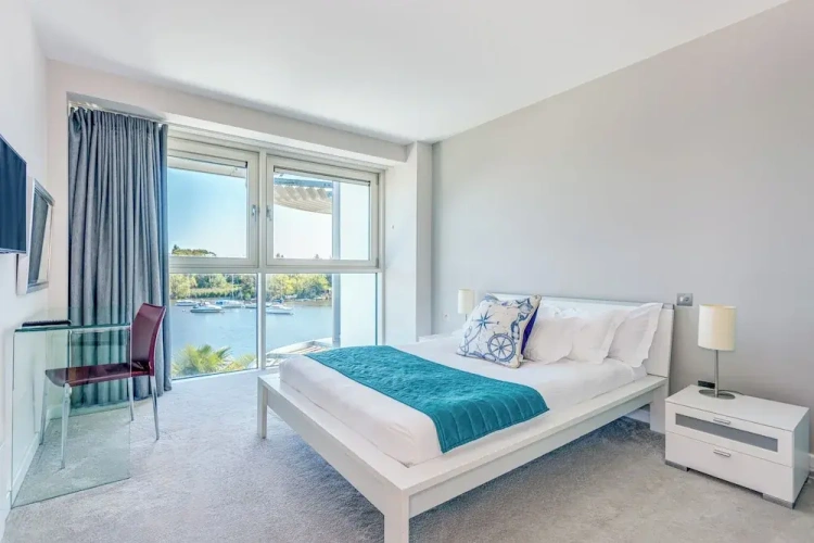 3 Bedrooms Luxury Suite with river view
