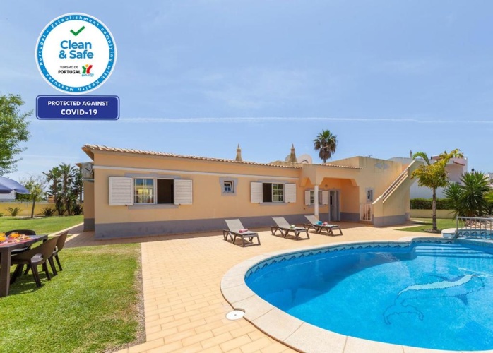 3 Bedrooms Villa