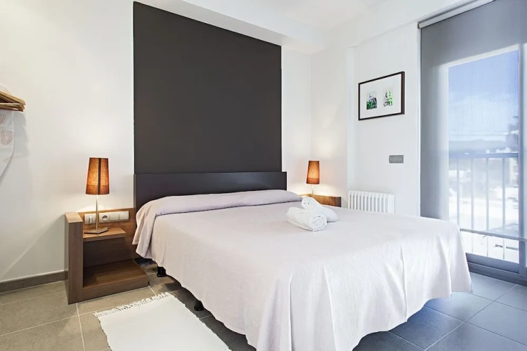 Bed in Dorm with balcony