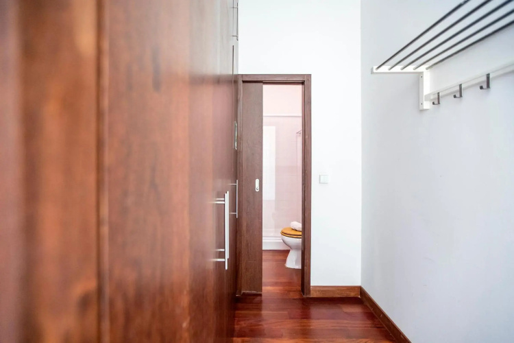 Bonjardim Studio w/ Balcony by LovelyStay