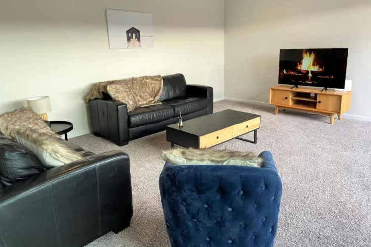 Modern Fully Fenced Stackbrae Holiday Home